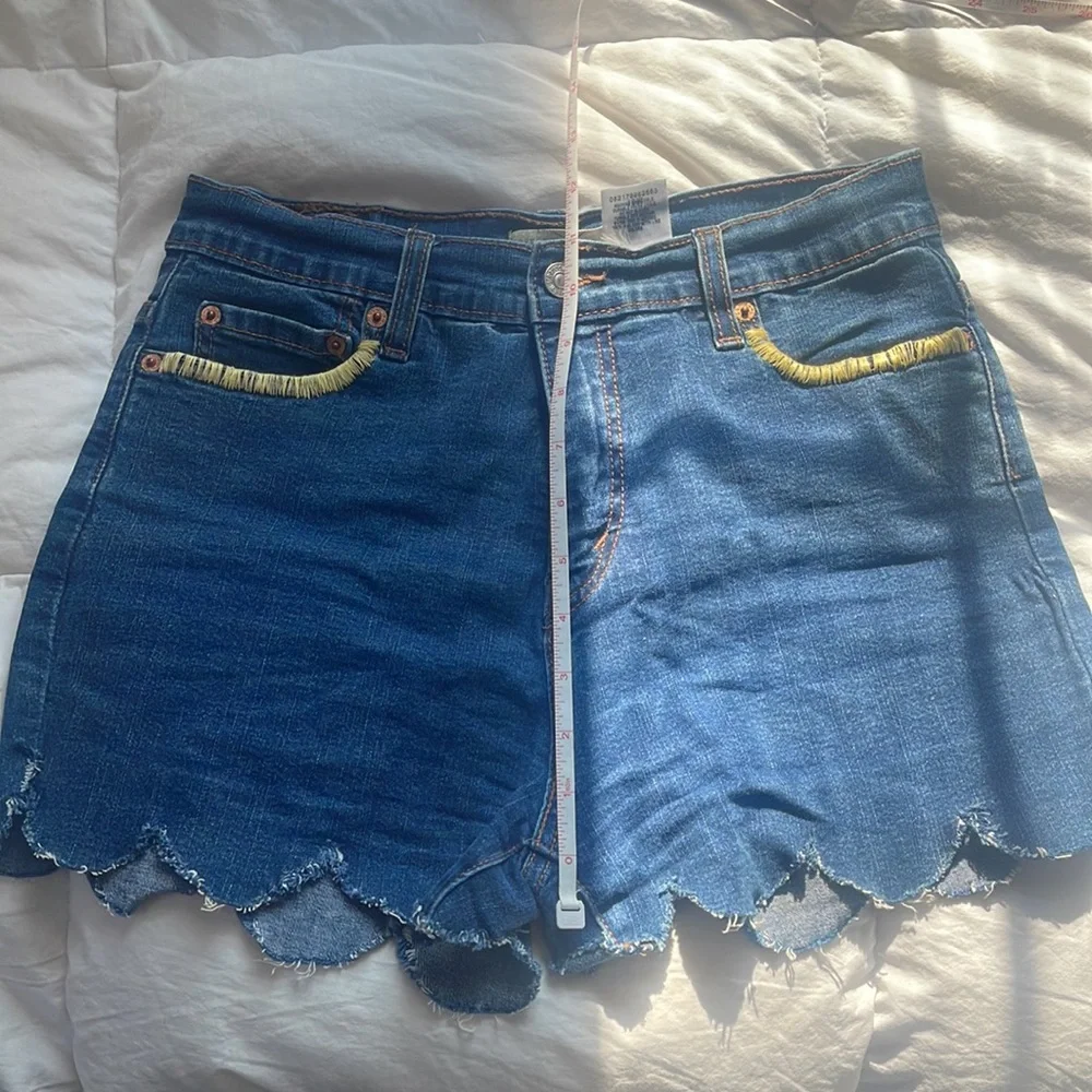 Levi Women Shorts - Picture 5 of 6